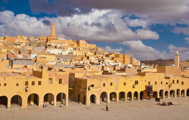 Der Marktplatz in der Wüstenstadt Ghardaia gehört zum Weltkulturerbe