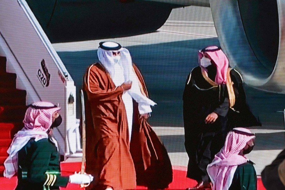 Der saudische Kronprinz (Mitte rechts) empfängt den Emir von Katar (Mitte links), 5. Januar 2021