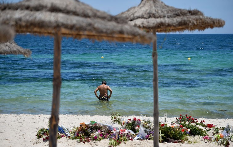 Die Bluttat von Sousse schwächt den wichtigsten Wirtschaftszweig des Landes, den Tourismus
