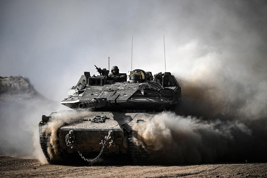 Ein israelischer Panzer an der Grenze zum südlichen Gazastreifen