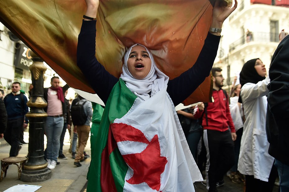 Studenten protestieren in der algerischen Hauptstadt Algier gegen den amtierenden Präsidenten Bouteflika
