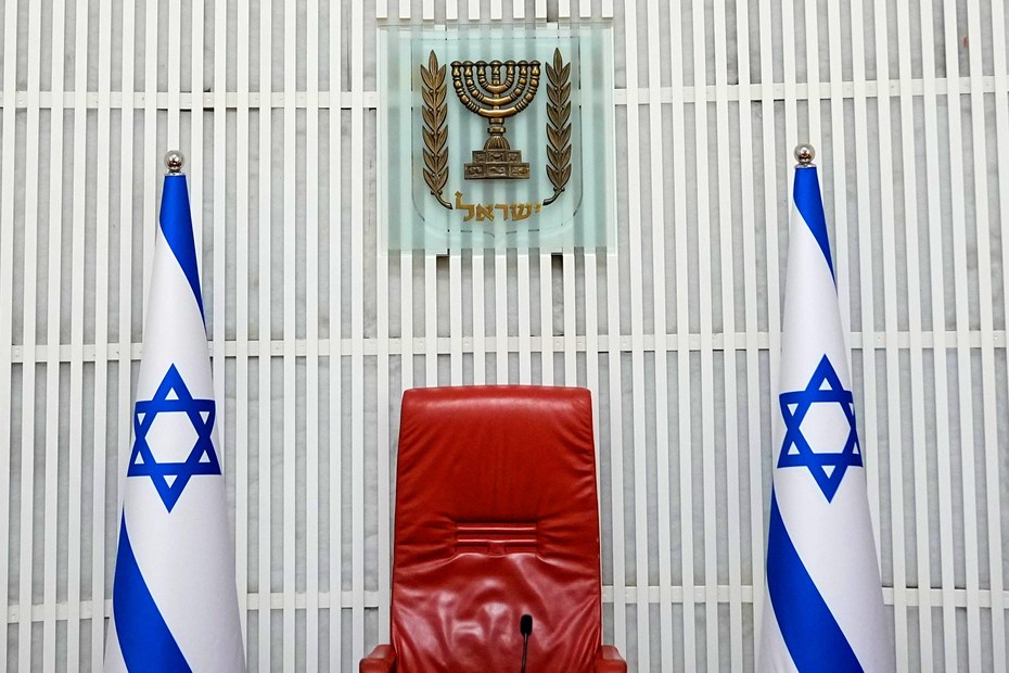 Das Oberste Gericht, so war es vorgesehen, sollte Israels Regierung, dem Ministerpräsidenten wie einzelnen Ministern künftig nicht mehr untersagen dürfen, „unangemessene“ Entscheidungen oder Gesetze durchzusetzen.