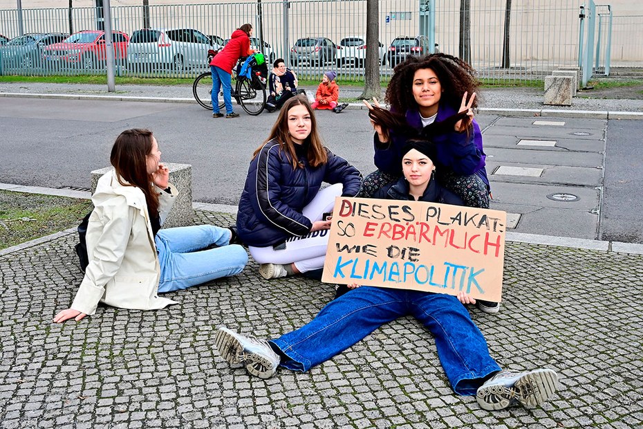 Diesen jungen Frauen ist das Klima jedenfalls nicht egal