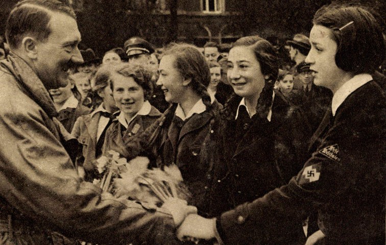 Der "Bund Deutscher Mädel" zelebrierte den Hitler-Kult