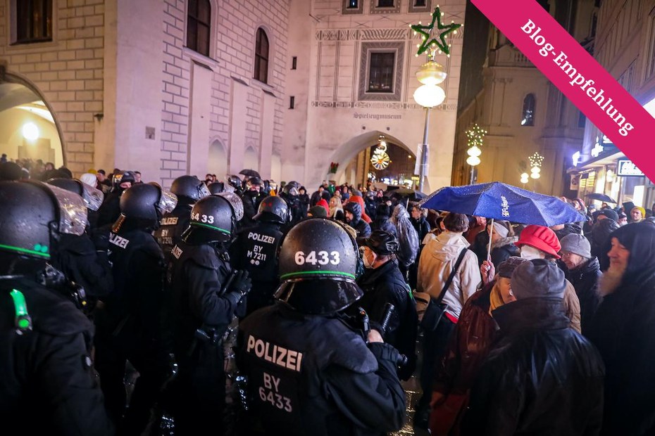Zwischen Odeonsplatz und Marienplatz: Wer einkauft und wer „demonstrativ spazieren geht“ lässt sich nur erahnen