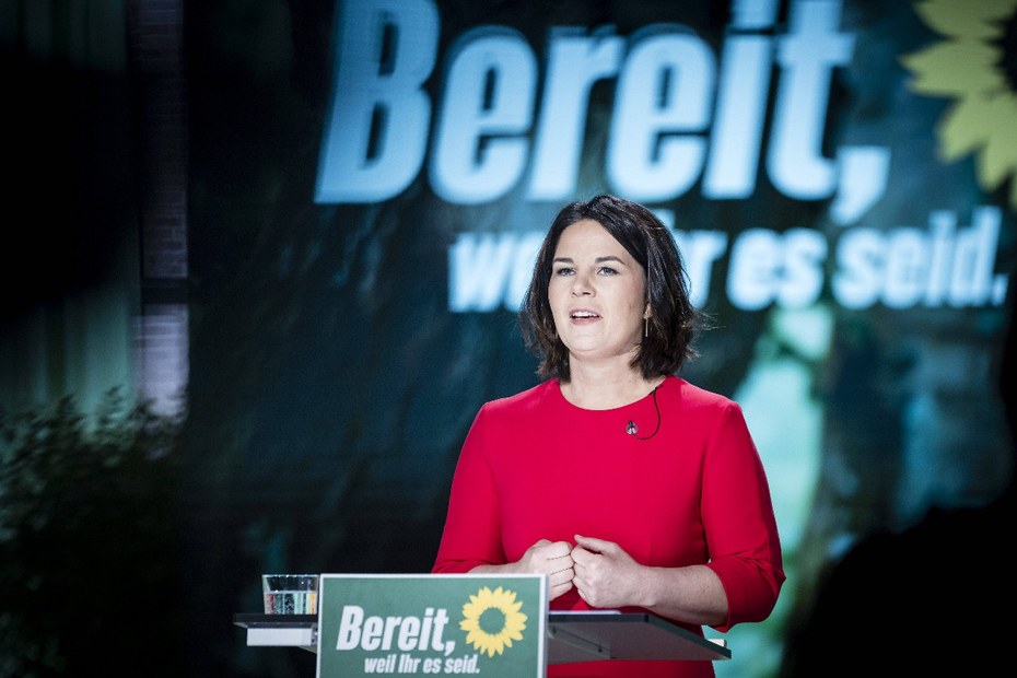 Die Grünen um Annalena Baerbock sind bereit, „von der Abteilungsleitung Umwelt in den Vorstand Deutschland aufzusteigen“ – wie Joe Kaeser es sagen würde. Nur die INSM hat den Schuss nicht gehört