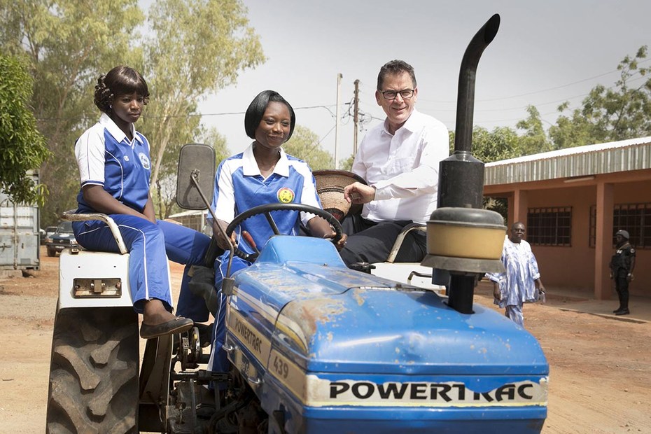 Im BMZ lässt sich gut reden und ein bisschen etwas tun: Müller zu Besuch in Burkina Faso