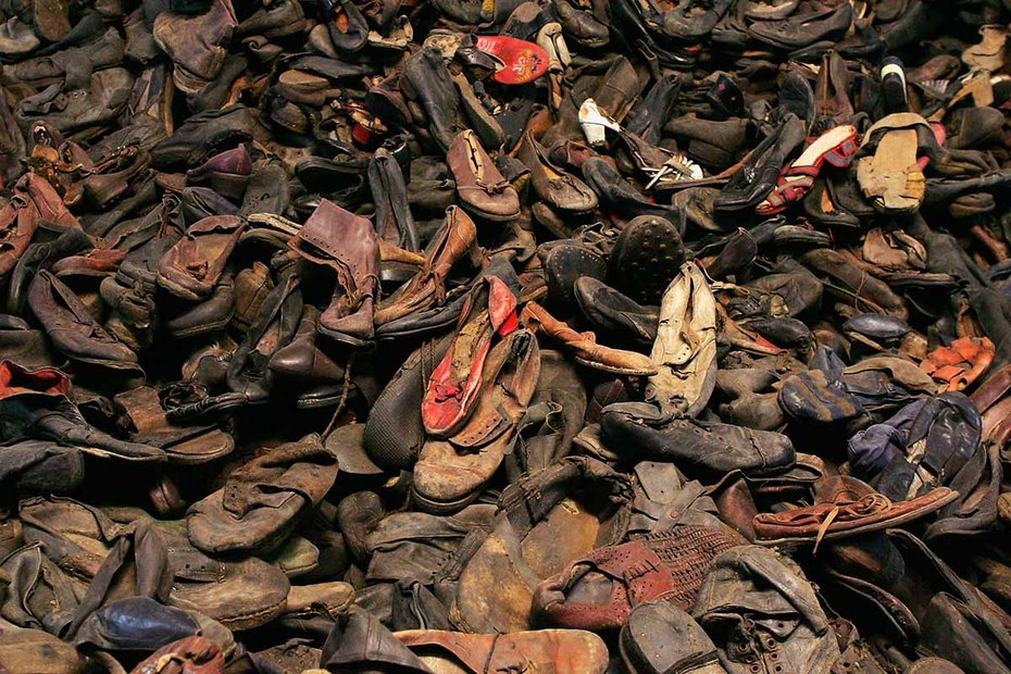 Schuhwerk der Häftlinge vom Konzentrationslager Auschwitz, ausgestellt in einer Gedenkstätte im polnischen Oświęcim