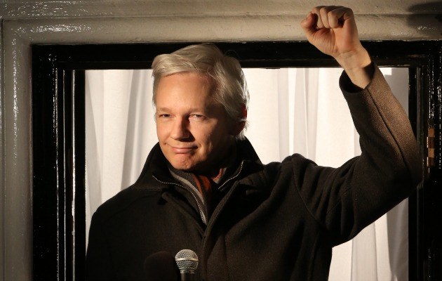 Crazy white haired Aussie – Wikileaks-Gründer Julian Assange, kämpferisch