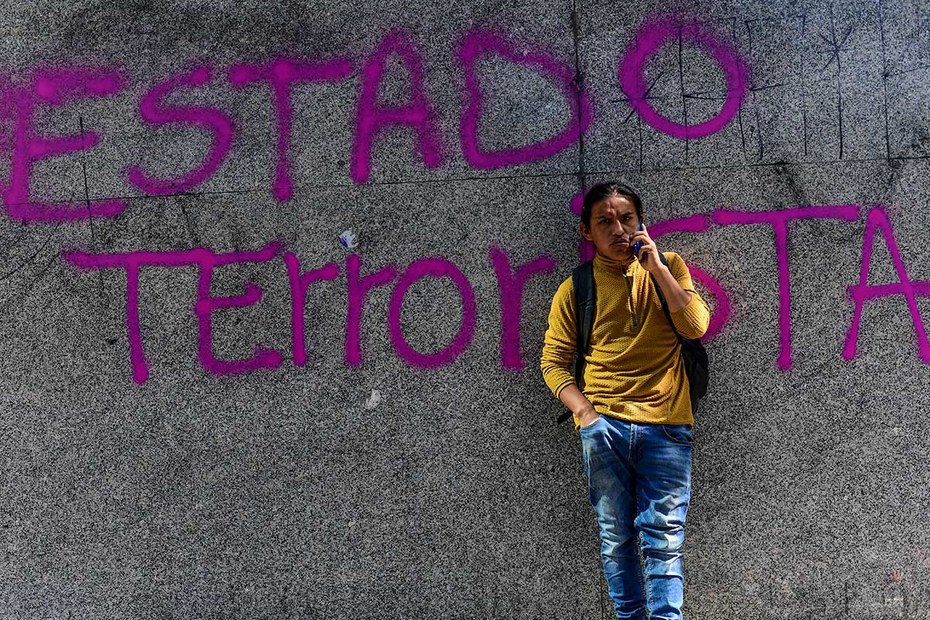 „Estado terrorista“, „Staatsterrorismus“ steht auf diesem Graffiti in Santiago de Chile