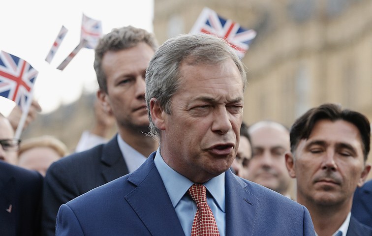 Nigel Farage von der Ukip feiert sich als großen Sieger der Brexit-Entscheidung