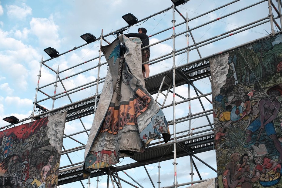 Juni 2022: Das Banner „People's Justice“ der Künstlergruppe Taring Padi wird abgehängt
