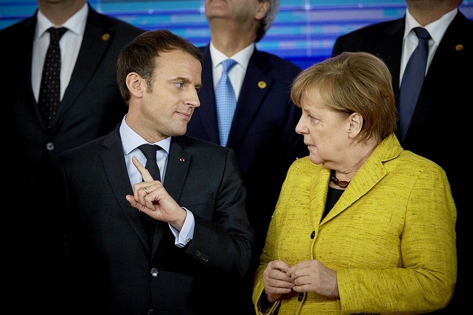Macron bietet sich als letzter mächtiger Partner an und fordert dafür Entgegenkommen. Merkels Antwort ist eher reserviert