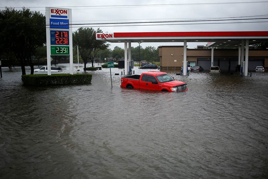 Alles Gute kommt zu dir zurück: Hurrikan Harvey besuchte auch Exxon-Standorte