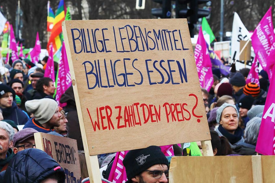 Mitte Januar demonstrierten etwa 27.000 Menschen, angeführt von knapp 150 Traktoren, in Berlin unter dem Motto „Wir haben es satt“