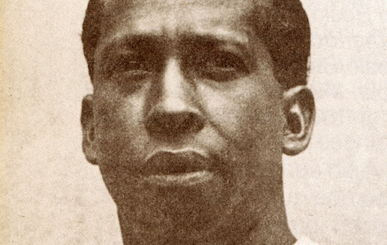 Andrade nach dem Gewinn der Olympischen Goldmedaille in Paris 1924