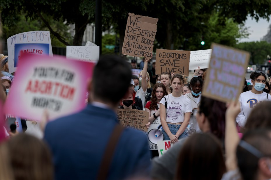 Vor dem Supreme Court in Washington protestieren Frauen für die freie Entscheidung für Abtreibungen