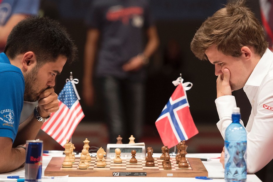Die Spannung ist greifbar, wenn zwei der besten Schachspieler der Welt aufeinander treffen: Hikaru Nakamura (links) und Magnus Carlsen (rechts)