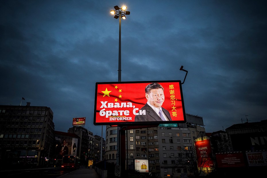 Eine Leuchtreklame in der serbischen Hauptstadt Belgrad im März 2020. Zu lesen sind die Worte „Danke, Bruder Xi“