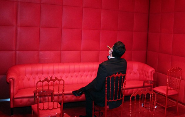 Hier stinkt´s nach Geld - aber die Zigarre ist nicht der Grund: Raucherzimmer in einem Pariser Luxushotel