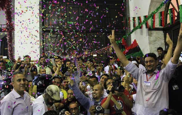 Jubelfeier nach der Separatwahl in Bengasi