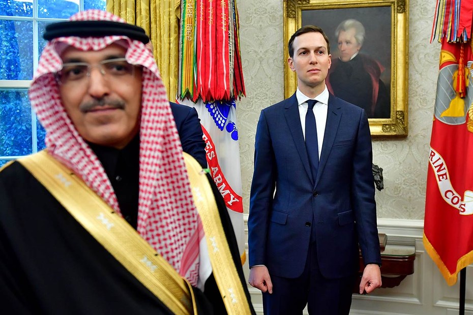 Trumps Schwiegersohn und Berater, Jared Kushner, neben einem Mitglied der saudischen Delegation während eines Treffens zwischen Trump und Kronprinz Mohammed bin Salman