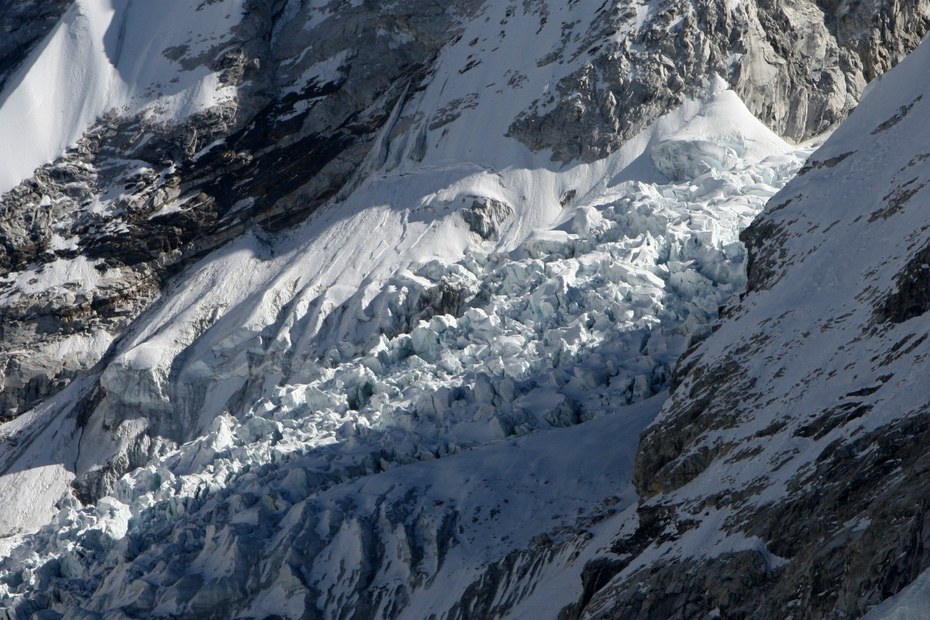 Der Khumbu Gletscher ist einer der längsten der Welt – und ebenfalls von der Gletscherschmelze in der Himalaya-Region betroffen