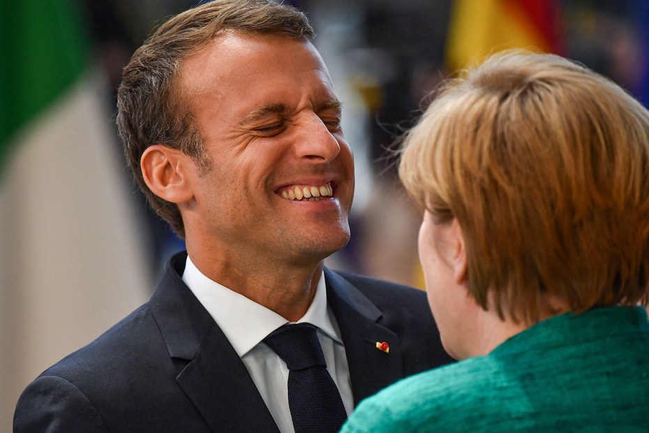 Statt sich anzulächeln, sollten Emmanuel Macron und Angela Merkel beschämt zu bode blicken