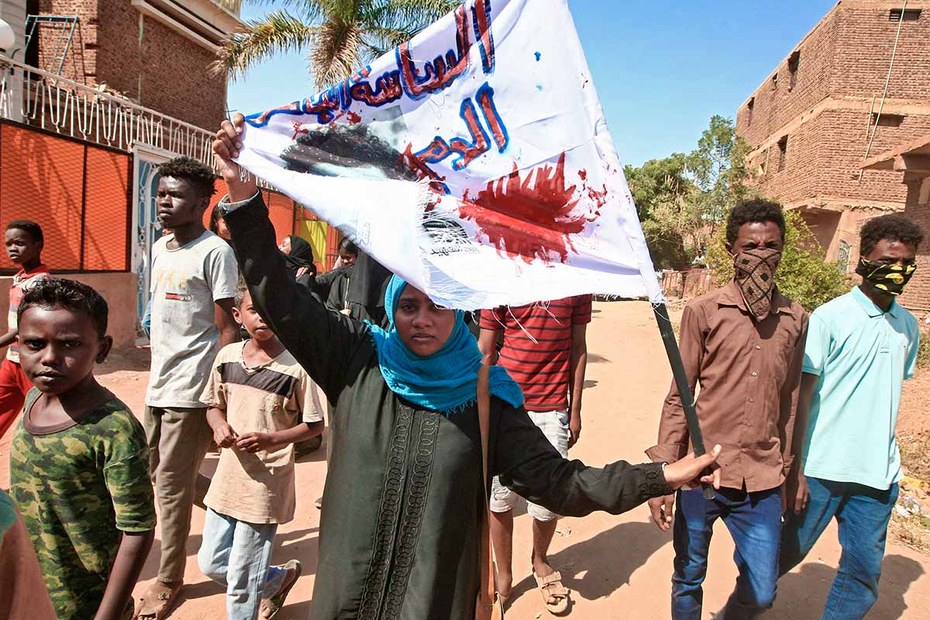Im Oktober protestierten im Sudan zahlreiche Menschen gegen die sich verschärfende Wirtschaftskrise und gegen Tötungen von Demonstranten