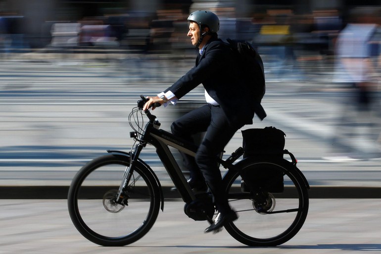 Zwei Räder sind besser als vier: Was Sie beim Kauf von E-Bikes beachten sollten