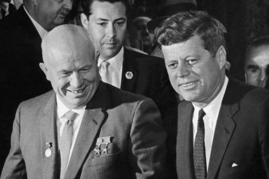 Chruschtschow und Kennedy bei einem Treffen in Wien 1961, ein Jahr vor Beginn der Kuba-Krise