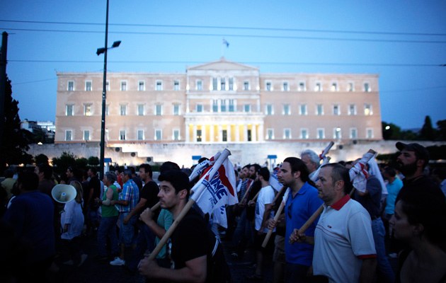Stahlarbeiter demonstrieren vor dem Arbeitsministerium in Athen
