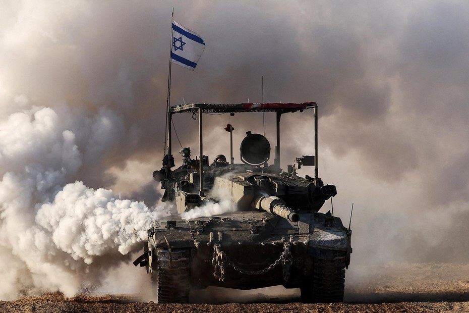 Ein israelischer Panzer an der Grenze zum südlichen Gazastreifen
