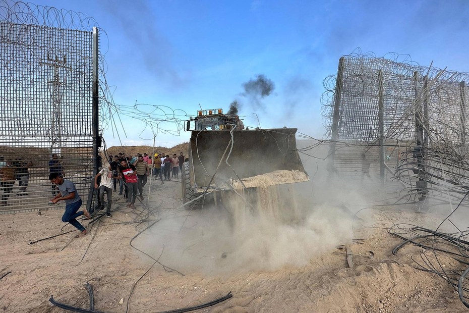 Palästinenser durchbrechen im südlichen Gazastreifen die Grenze zu Israel (07.10.2023)