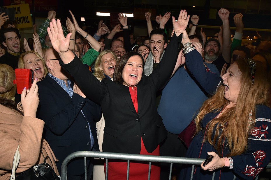 Rot und glücklich: Mary Lou McDonald, die Vorsitzende der linken irischen Partei Sinn Féin