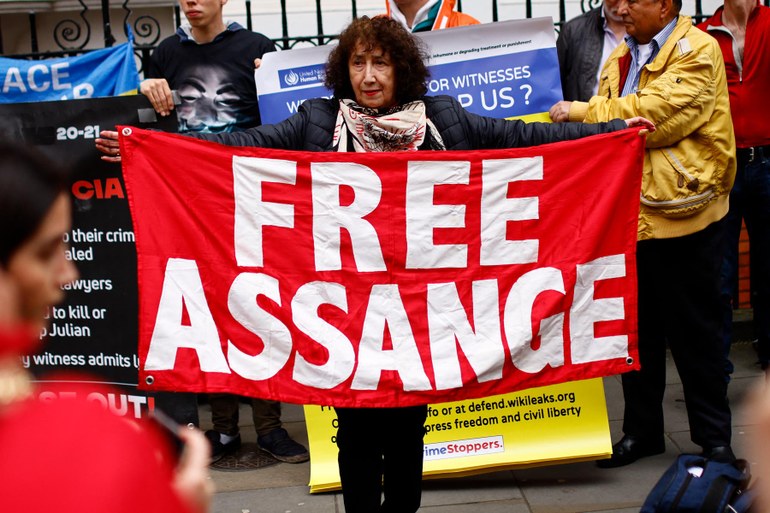11. April 2024: Kundgebung vor Ecuadors Botschaft in London, auf den Tag genau fünf Jahre, nachdem dessen Regierung Julian Assange den Schutz entzogen und ihn den britischen Strafverfolgungsbehörden ausgeliefert hatte