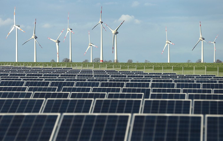 Statt in fossile Brennstoffe soll in erneuerbare Energien inverstiert werden