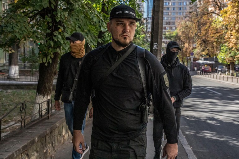 Denis Nikitin: Der russische Rechtsextremist, der für die Ukraine kämpft