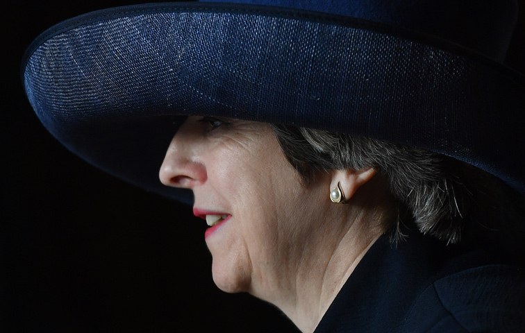 Verstecken hilft nicht: Theresa May wird von den Tories unter Druck gesetzt