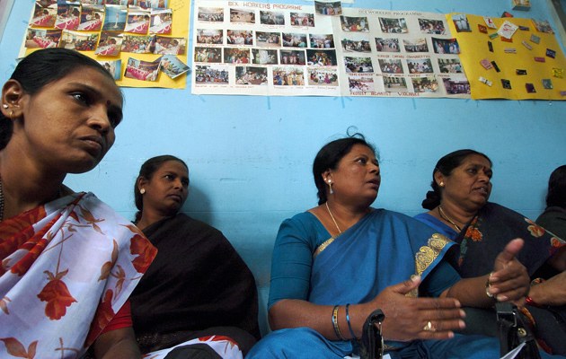 Aids-Prävention: In einem Frauenforum in Indien wird für den Gebrauch von Verhütungsmitteln geworben