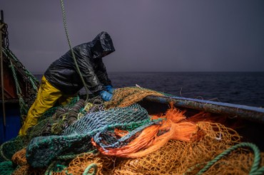 Plastik: Verlieren Fischer ihre Netze im Meer, hat das tödliche Folgen