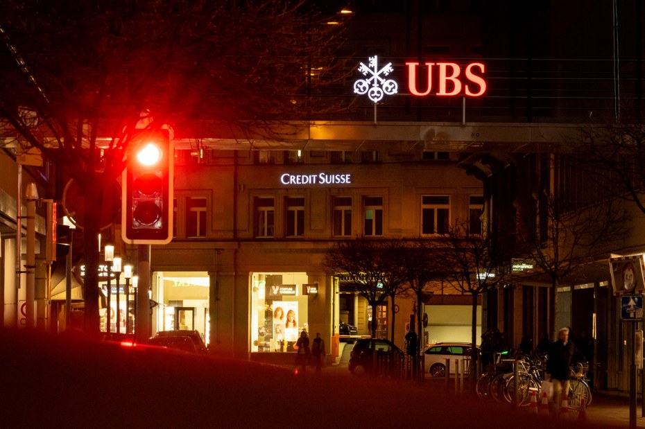 Die größte Schweizer Bank, UBS, hat die Credit Suisse, zweitgrößte Bank der Eidgenossen, übernommen