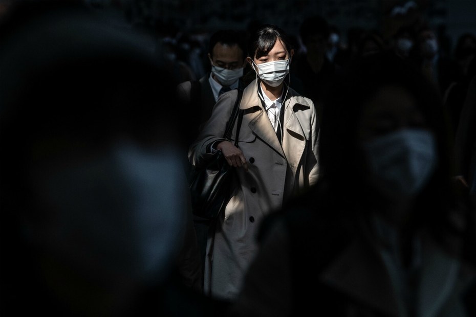 Die Coronavirus-Infektionen in Japan erreichten Mitte April in Japan mit mehr als 500 Fällen pro Tag ihren Höhepunkt. Das veranlasste die Regierung dazu, am 16. April den Notstand auszurufen – auch wenn die Einschränkungen weniger streng waren als in anderen Ländern