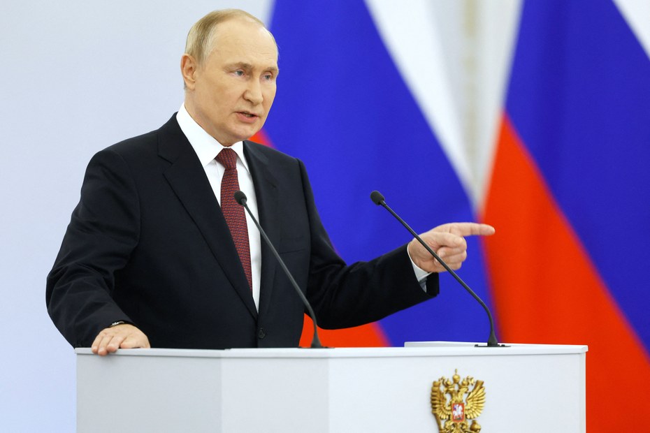 An den Westen gerichtet wiederholt der russische Präsident Wladimir Putin in Moskau seine Drohung eines Einsatzes von Atomwaffen (30.9.2022)