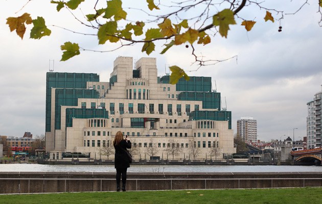 Blick auf den Sitz des britischen Auslandsgeheimdienstes MI6 (Military Intelligence, Abteilung 6) in London