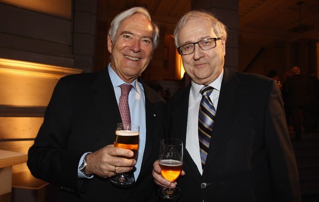 Unternehmensberater Roland Berger mit einem seiner unzähligen Kontake, Wirtschaftspolitiker Rainer Brüderle