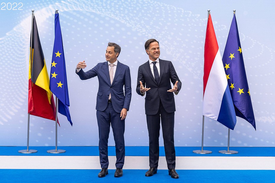 Der Premierminister Belgiens, Alexander De Croo (l.) und der Premierminister der Niederlande, Mark Rutte bei einem Treffen im April 2022