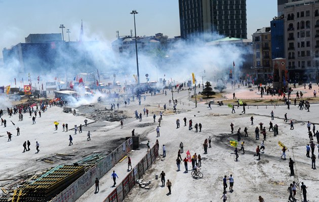 Zu Beginn der Woche ging die türkische Regierung mit Tränengas und Panzern gegen die Demonstranten auf dem Taksim-Platz vor