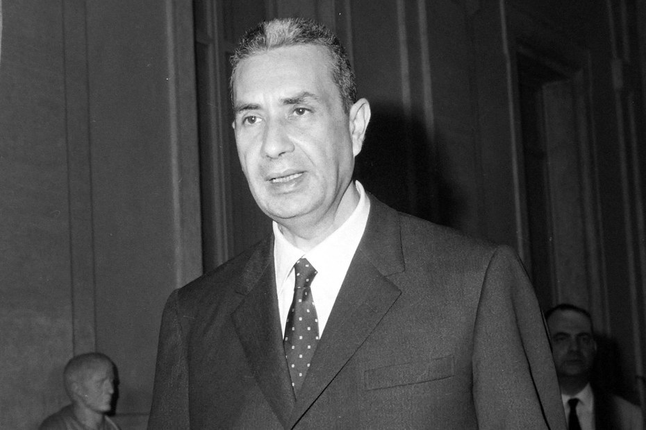 1964: Der italienische Ministerpräsident Aldo Moro bei einer Pressekonferenz