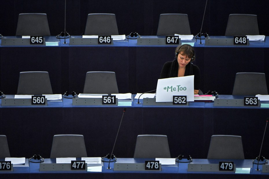 Sie auch: Während einer Debatte zur sexuellen Belästigung zeigt die Schwedische EU-Abgeordnete Linnéa Engström Flagge